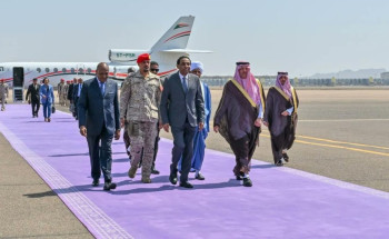 رئيس الوزراء السوداني يصل إلى المدينة المنورة