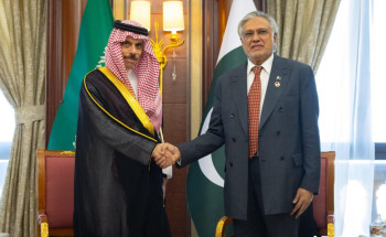 سمو وزير الخارجية يلتقي وزير خارجية باكستان