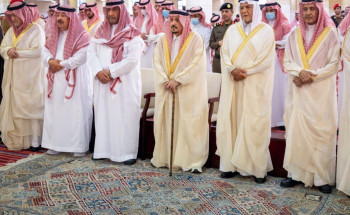 أمير منطقة الرياض يؤدي صلاة الميت على صاحبة السمو الملكي الأميرة نوف بنت سعود بن عبدالعزيز آل سعود
