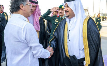 رئيس جمهورية كولومبيا يصل إلى الرياض وفي مقدمة مستقبليه نائب أمير المنطقة