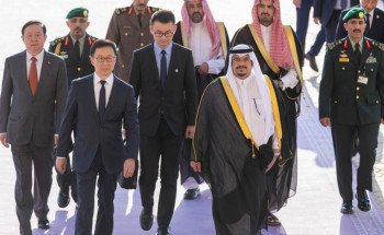 نائب رئيس جمهورية الصين الشعبية يصل إلى الرياض وفي مقدمة مستقبليه نائب أمير المنطقة