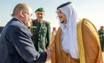 ملك ماليزيا يغادر الرياض وفي مقدمة مودعيه سمو نائب أمير المنطقة