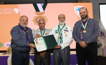 الكشفية العربية تُقلّد الدكتور علي الحفاشي قلادة الكشاف العربي