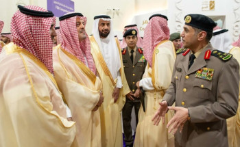 نائب أمير منطقة مكة المكرمة يزور جناح وزارة الداخلية في مؤتمر ومعرض الحج