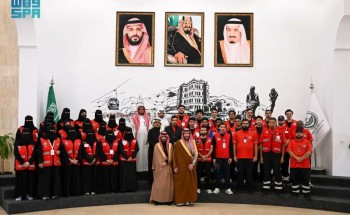 محافظ الطائف يكرّم متطوعي الهلال الأحمر بالمحافظة