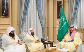 أمير المدينة المنورة يستقبل رئيس الشؤون الدينية بالمسجد الحرام والمسجد النبوي