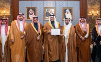محافظ الأحساء يسلّم أمانة الأحساء شهادة اعتماد برنامج “حياك”