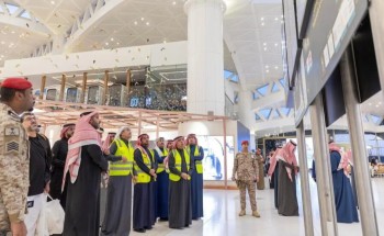 وزير النقل والخدمات اللوجستية يقف على حركة السفر وسير العمليات التشغيلية في مطار الملك خالد الدولي بالرياض