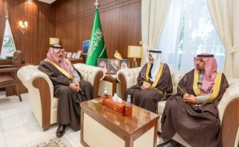أمير منطقة حائل يقلّد مدير جوازات المنطقة ومساعده رتبتيهما الجديدتين