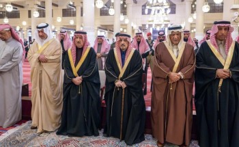 أمير منطقة الرياض يؤدي صلاة الميت على والدة الأمير شقران بن سعود بن عبدالعزيز