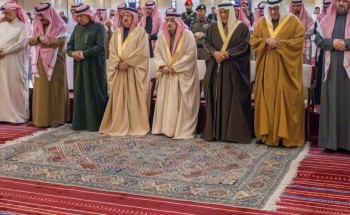 أمير منطقة الرياض يؤدي صلاة الميت على سمو الأميرة هند بن سعود بن عبدالعزيز