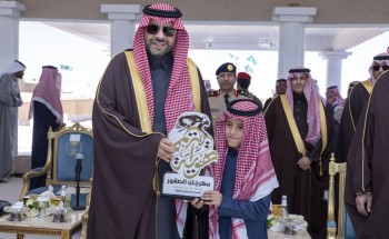 سمو أمير الحدود الشمالية يرعى الشوط الأخير في سباق الصقور ويتوّج الفائزين