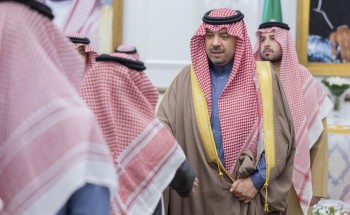 أمير الحدود الشمالية يستقبل منسوبي الإمارة المهنئين بشهر رمضان