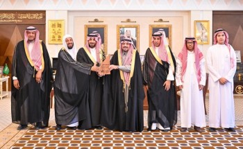 أمير القصيم يستقبل محافظ عنيزة ويُشيد بتحقيق جمعية “أبوة” المركز الأول في أولمبياد التفوق العلمي
