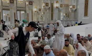 تقديرًا لعطاء المعلمين والمعلمات.. تعليم مكة يُقدّم 5000 وجبة إفطار صائم يوميًا لزوار بيت الله الحرام في رمضان