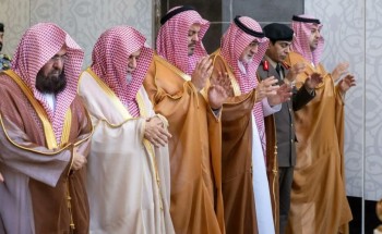 نائب أمير منطقة مكة المكرمة يؤدي صلاة الاستسقاء مع جموع المصلين في المسجد الحرام