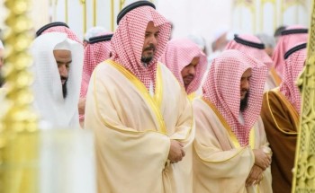 أمير منطقة المدينة المنورة يؤدي صلاة الاستسقاء مع المصلين في المسجد النبوي