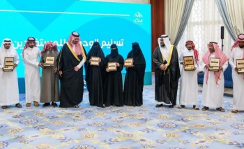 أمير المدينة المنورة يسلّم وثائق تملّك الوحدات السكنية للمستفيدين من تبرع سمو ولي العهد