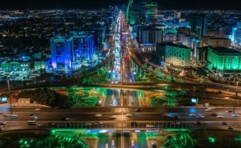 أمانة الرياض تزين طرق وميادين العاصمة بأكثر من 5 آلاف إنارة جمالية احتفاءً بيوم التأسيس