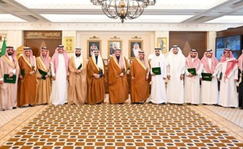 أمير منطقة القصيم يستقبل المشاركين في جناح الإمارة بمهرجان الملك عبدالعزيز للإبل في نسخته العاشرة