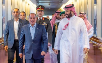 رئيس جمهورية مصر يصل إلى جدة وسمو ولي العهد في مقدمة مستقبليه