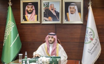 سمو وزير الدفاع يؤدي صلاة عيد الفطر مع منسوبي وزارة الدفاع ويلتقي قادة الوزارة وكبار مسؤوليها