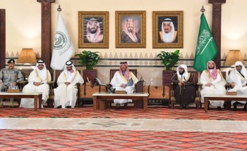 أمير عسير يستقبل جموع المهنئين بعيد الفطر