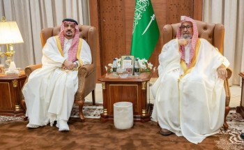 أمير منطقة الرياض يزور مفتي عام المملكة