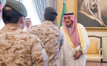 أمير منطقة تبوك يستقبل المهنئين بعيد الفطر