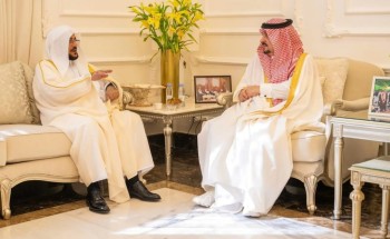 أمير منطقة الرياض يزور الشيخ عبداللطيف آل الشيخ