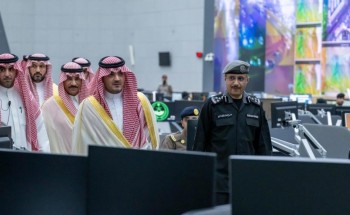 الأمير عبدالعزيز بن سعود يزور مركز العمليات الأمنية الموحدة بمنطقة الرياض
