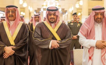 نائب أمير منطقة الرياض يؤدي صلاة الميت على صاحب السمو الأمير محمد بن بندر بن محمد بن سعود الكبير آل سعود