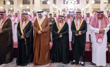 أمير منطقة الرياض يؤدي صلاة الميت على صاحبة السمو الملكي الأميرة نوره بنت عبدالعزيز بن عبدالرحمن آل سعود