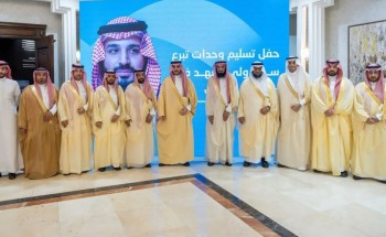 أمير منطقة الجوف يسلّم وثائق تملك الوحدات السكنية للمستفيدين من تبرع سمو ولي العهد