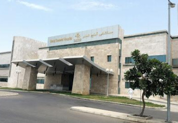 نجاح استئصال ورم ليفي من رحم مريضة في مستشفى أملج العام