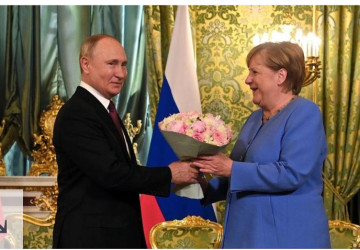 ميركل تشدد على مواصلة الحوار مع موسكو