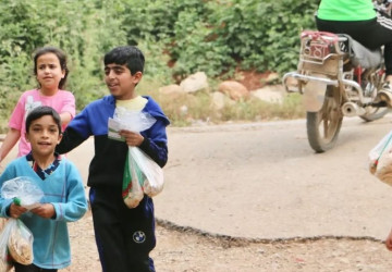 مركز الملك سلمان للإغاثة يوزع 150 ألف ربطة خبز للأسر اللاجئة بشمال لبنان