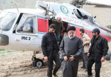 تفاصيل جديدة عن الهبوط الصعب لمروحية الرئيس الإيراني.. وزراء على متنها تواصلوا بالمركز