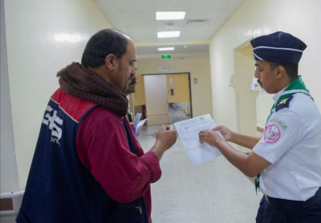 “الكشافة” يساندون أطقم وزارة الصحة في مستشفيات المشاعر المقدسة