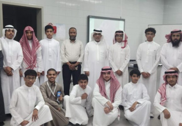 إقامة دورة تدريبية للطلاب الموهوبين في معمل الطاقة الشمسية بالمدينة المنورة