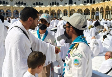 كشافة تعليم مكة تشارك في تنظيم وتفويج الحشود بالمسجد الحرام