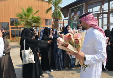 130 طالبة جامعية في رحلة علمية إلى شاطئ المانجروف في دارين وتاروت بالقطيف