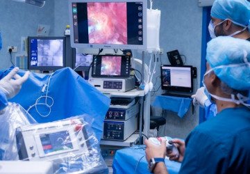 نجاح أول عمليات تنظير حالب روبوتي مرن بتقنية (ILY®️) في الدمام الطبي