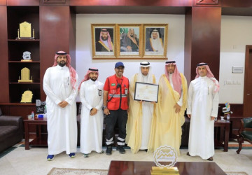 ضمن مشروع “معاذ”.. الهلال الأحمر بالقصيم يمنح محافظة البكيرية شهادة الامتثال الإسعافي