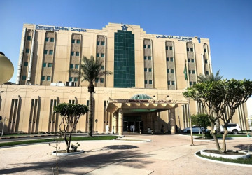 عمليات روبوتية دقيقة تُعزّز نجاح استبدال مفصل الركبة في الدمام الطبي