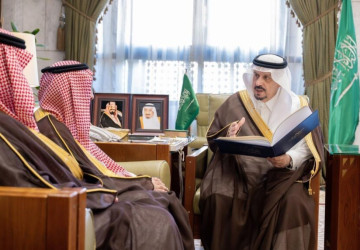 أمير منطقة الرياض يطَّلع على التقرير السنوي لأعمال الغرفة التجارية بالرياض