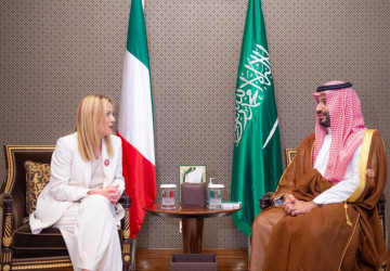 سمو ولي العهد يلتقي رئيسة وزراء إيطاليا