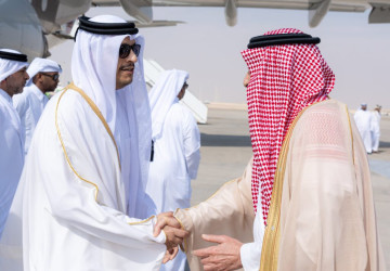 رئيس مجلس الوزراء وزير خارجية دولة قطر يصل إلى الرياض