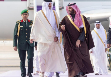 سمو أمير دولة قطر يصل إلى الرياض وفي مقدمة مستقبليه سمو ولي العهد