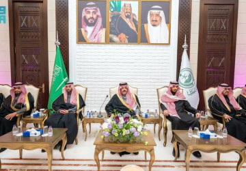 أمير منطقة حائل ونائبه يتبرعان بمبلغ مائة ألف ريال دعمًا لجائزة آبار التعليمية 2026